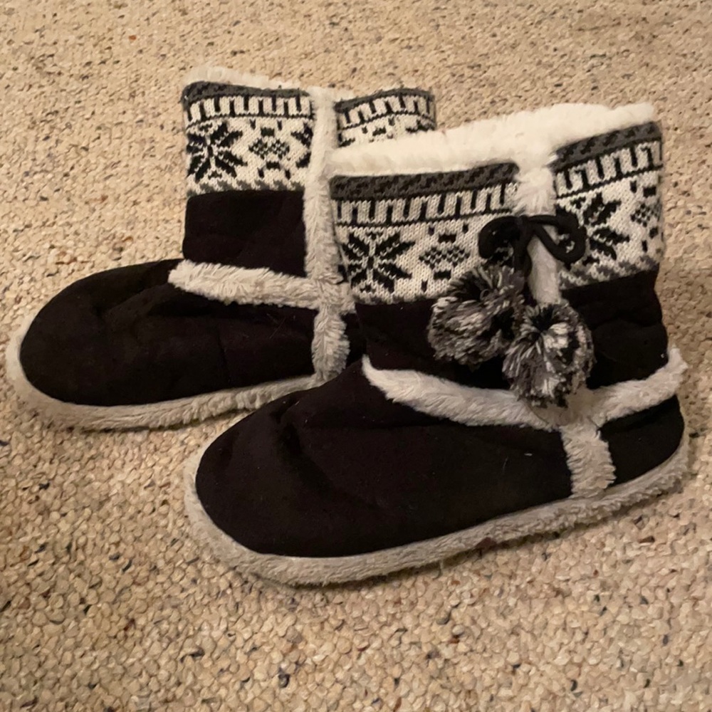 Bootie moccasin boots. New 7-8